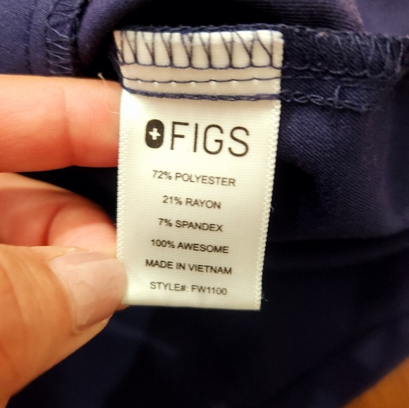 Figs Scrub Set Women's Navy L Casma 3-Pocket Top & M/P Yola Cargo Skinny Pants - Picture 9 of 9